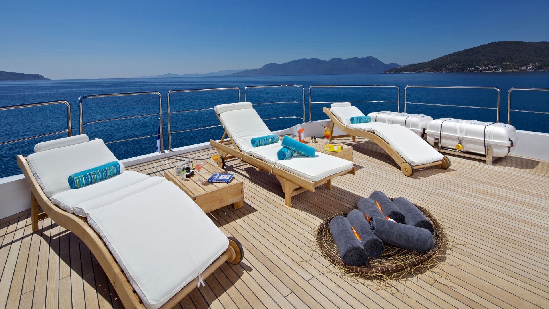 "MIA RAMA", a 2010 Golden Yachts 53.54m motor yacht for charter, sundeck