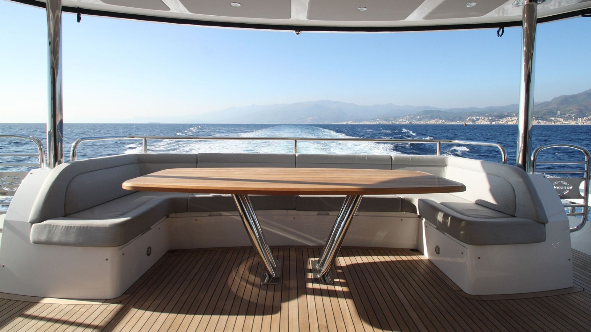 "MR. K IRISTON", a 2021 Sunseeker 28.06m motor yacht for charter, flybridge dining