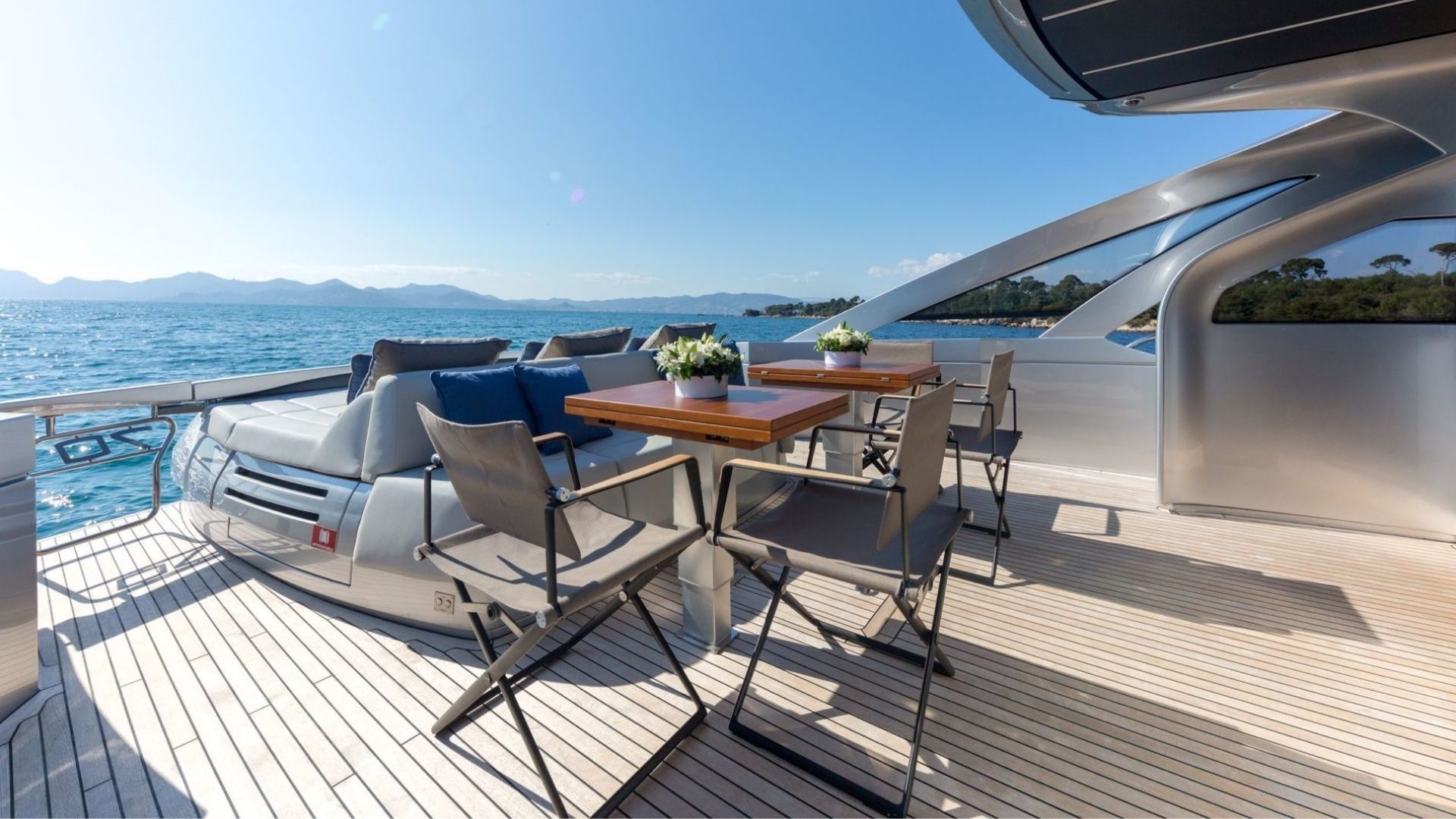"MX5", a 2016 Pershing Yachts 21.44m motor yacht for charter, cockpit dining