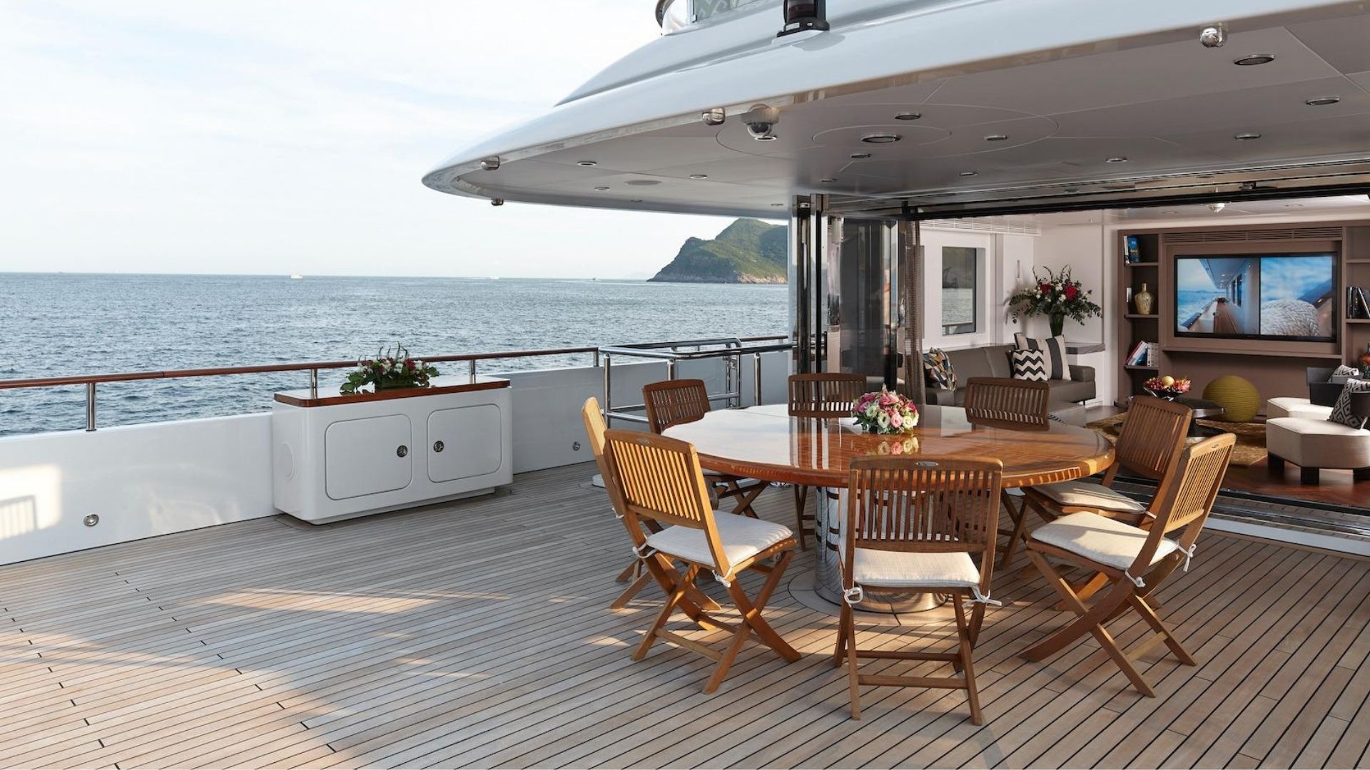 "OCEAN'S SEVEN", a 2012 Kingship 42m motor yacht for charter, aft deck dining