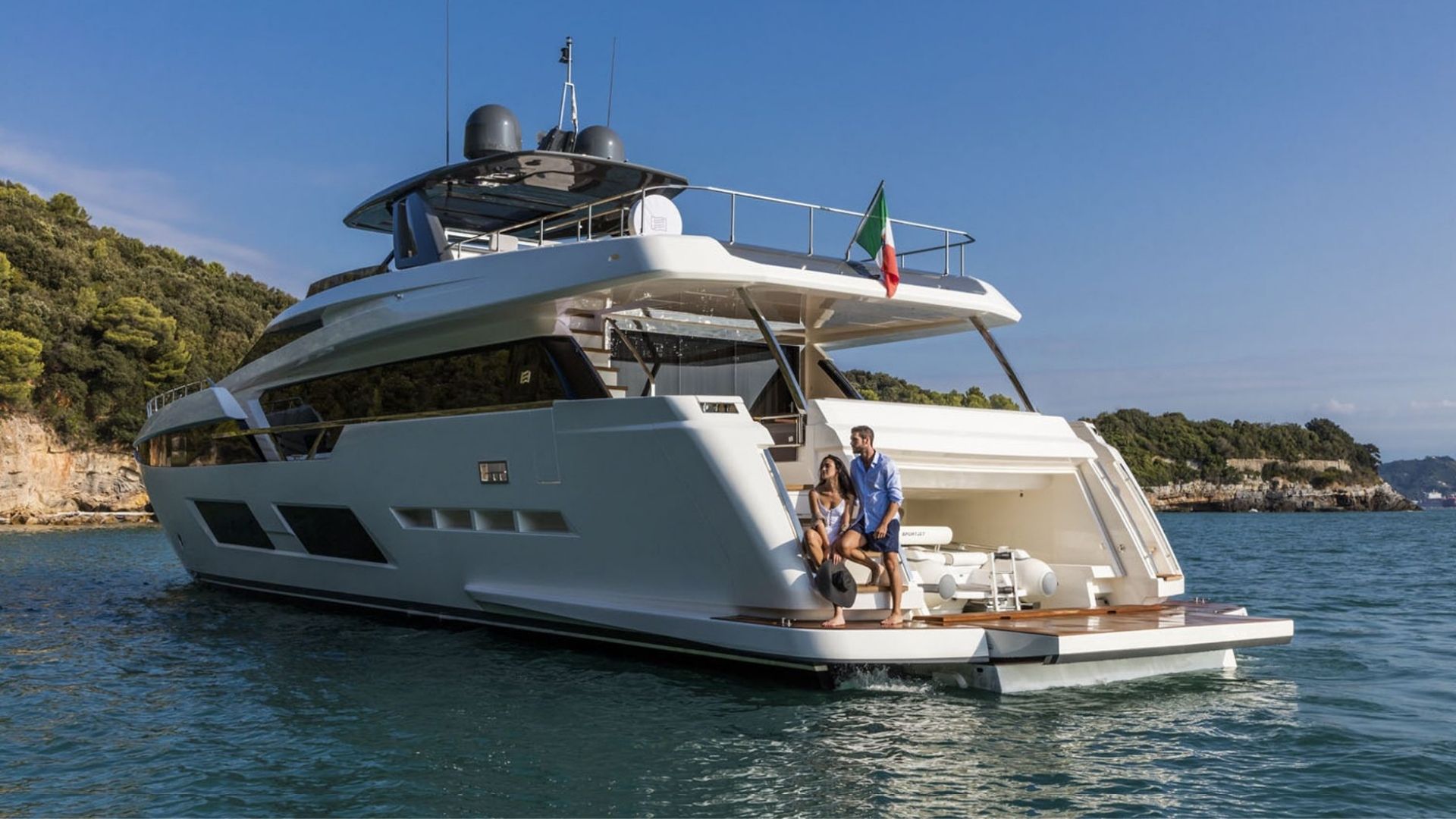 "PIOLA", a 2019 Ferretti Yachts 28.49m motor yacht for charter, stern