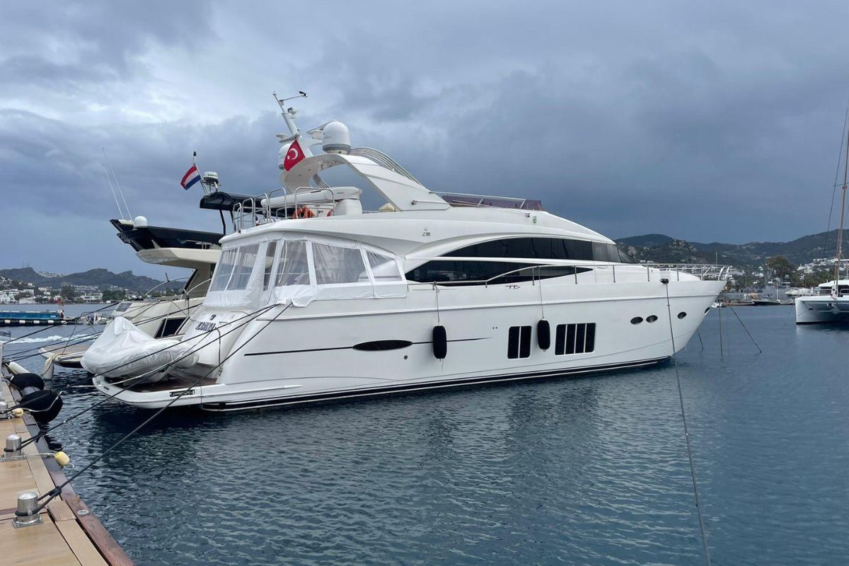 PRINCESS 72, a 2012 Princess 22.35m motor yacht for sale, profile starboard