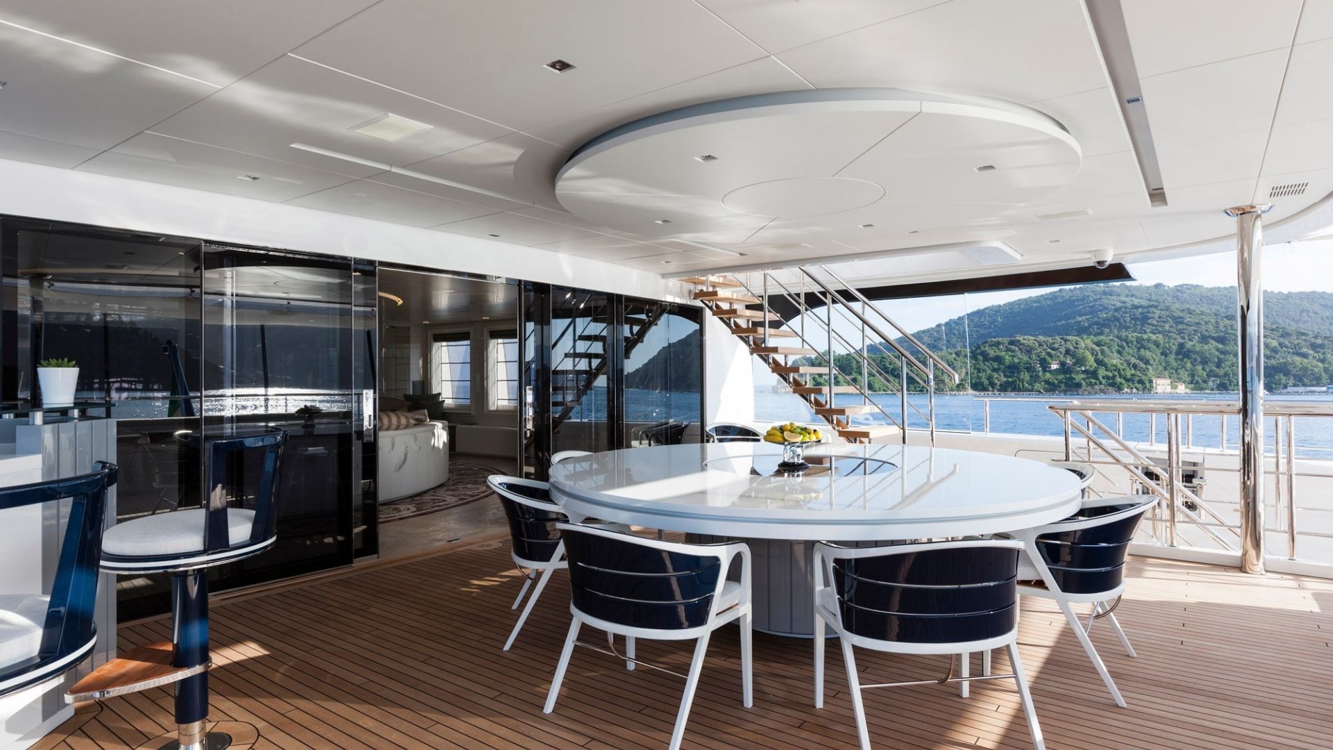 "QUINTA ESSENTIA", a 2016 Admiral Yachts 55m motor yacht for charter, aft deck dining