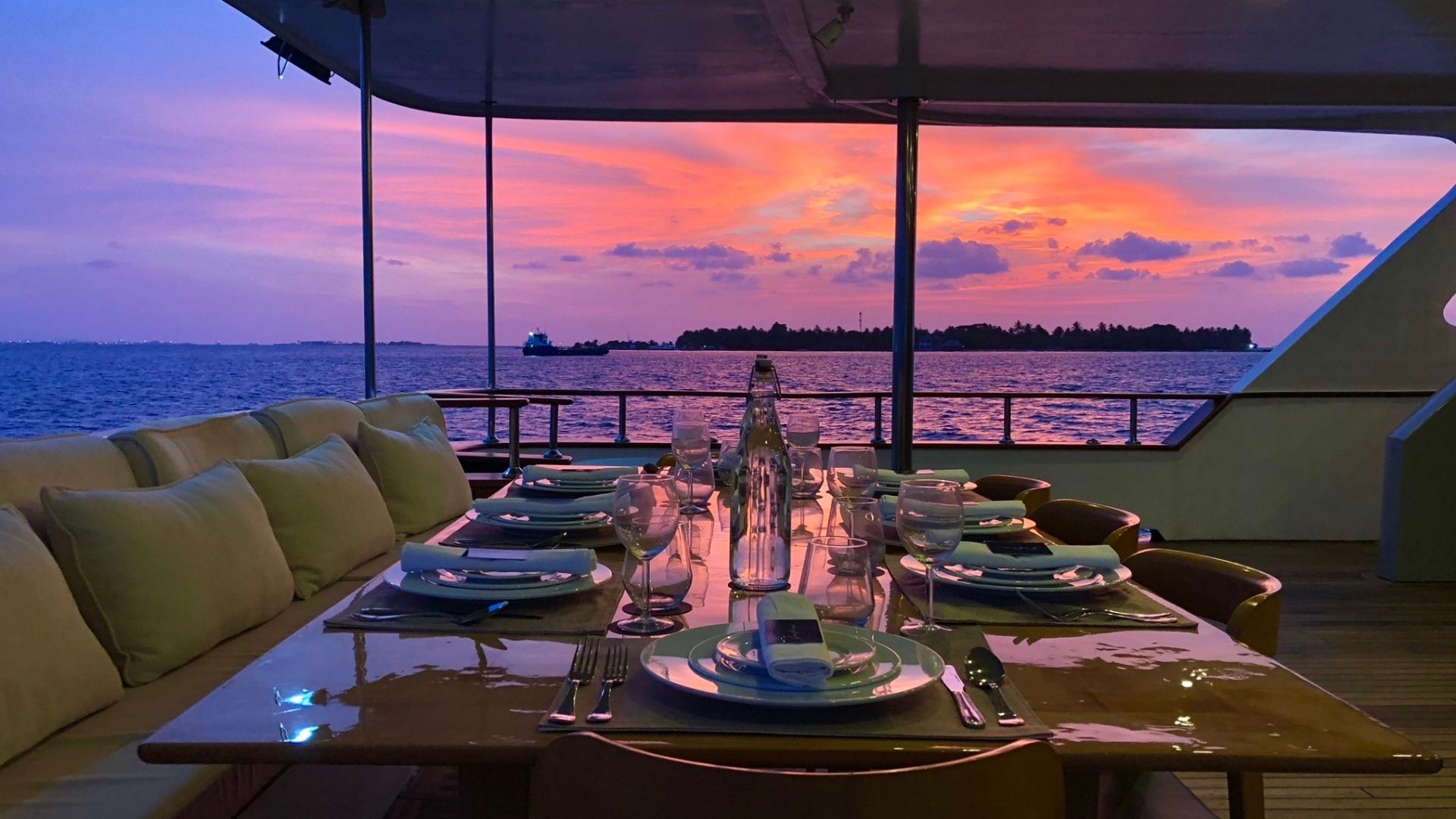 "SAFIRA", a 2017 Custom 43.35m motor yacht for charter, aft deck dining
