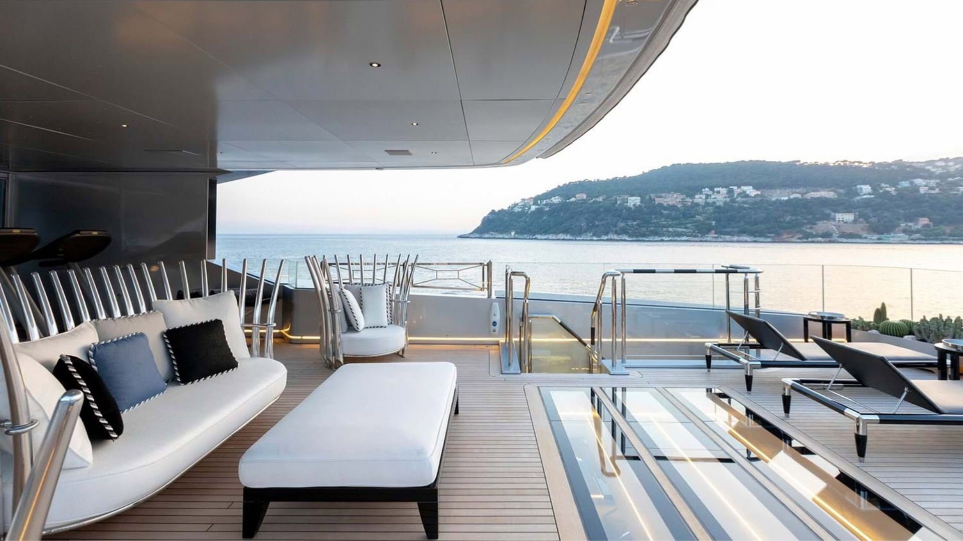 "SARASTAR", a 2017 Mondomarine 60.2m motor yacht for charter, sundeck