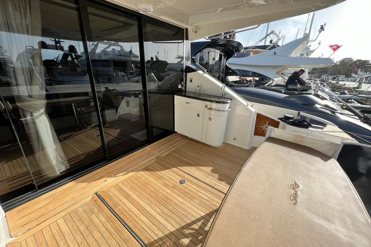 "ST. ANNA", a 2016 Sea Ray 19.84m motor yacht for sale, aft deck