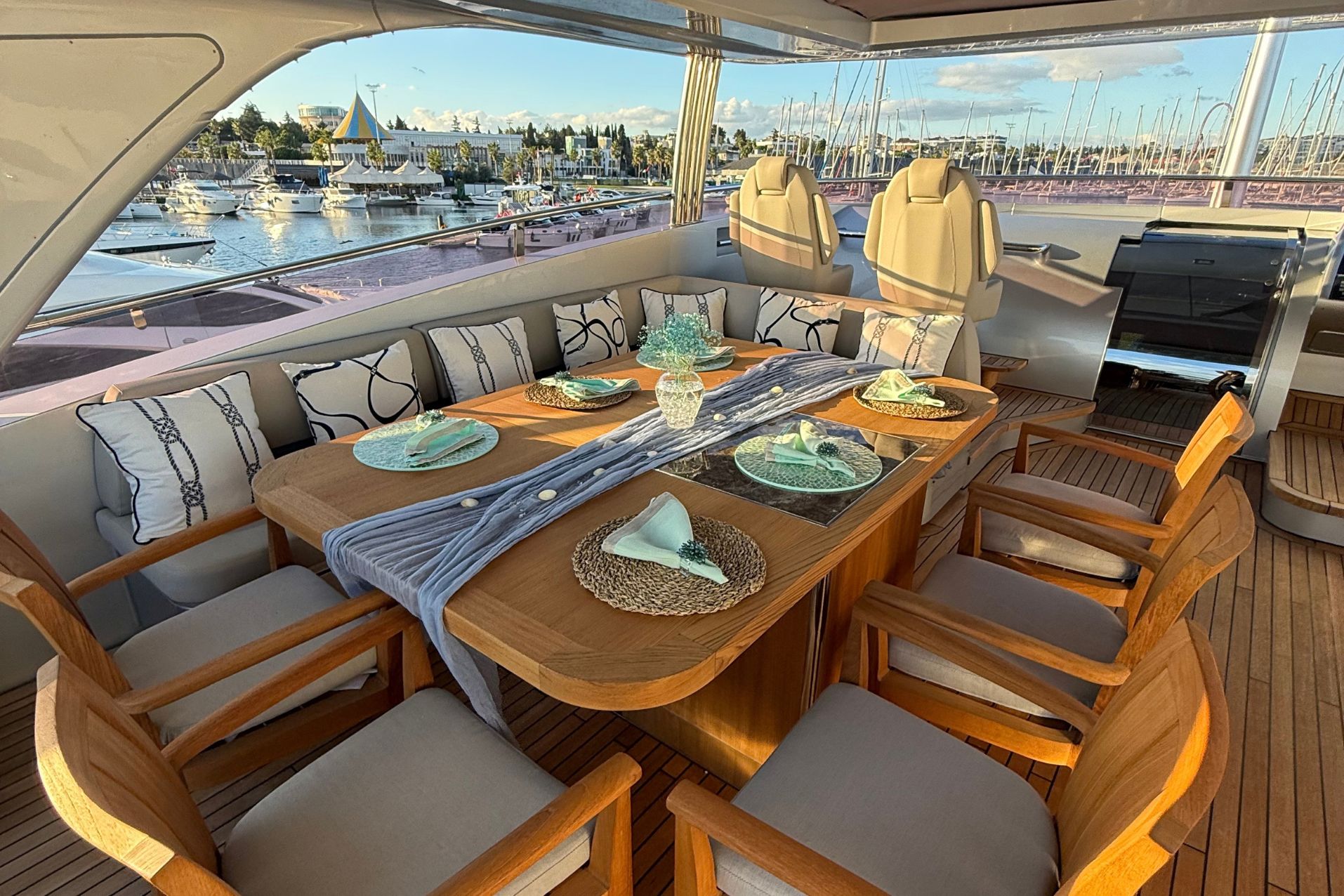 SEABEACH, a 2013 Princess 32m motor yacht for sale with Smart Yachts, flybridge dining