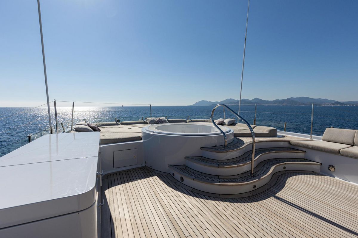 "WERE DREAMS", a 2008 AMELS 52.3m motor yacht for sale, sundeck jacuzzi